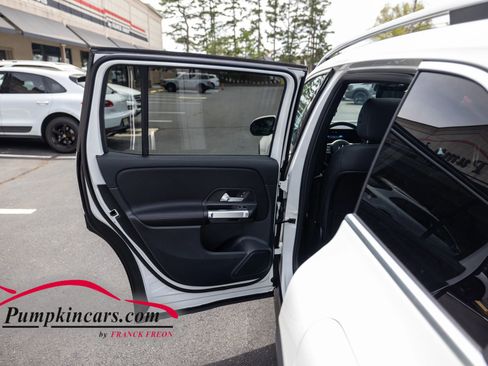 Used 2023 Mercedes-Benz GLB 250 4MATIC w/ Premium Package image 17