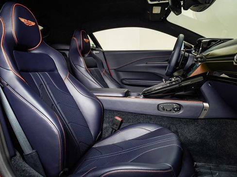 Used 2026 Aston Martin V8 Vantage Coupe RWD image 18