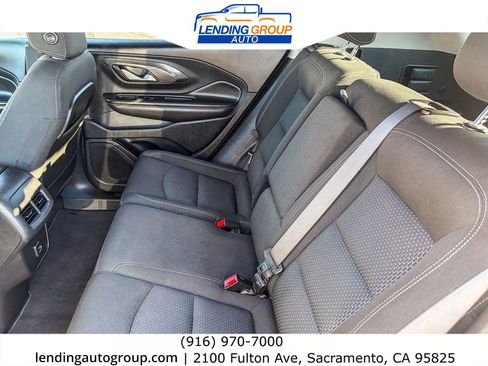 Used 2022 GMC Terrain SLE image 17