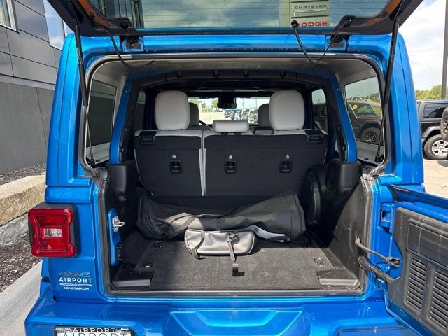 Used 2023 Jeep Wrangler Unlimited Sahara AWD/4WD image 5