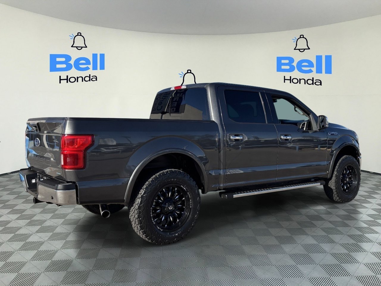 Used 2019 Ford F150 Lariat w/ Equipment Group 502A Luxury AWD/4WD image 4