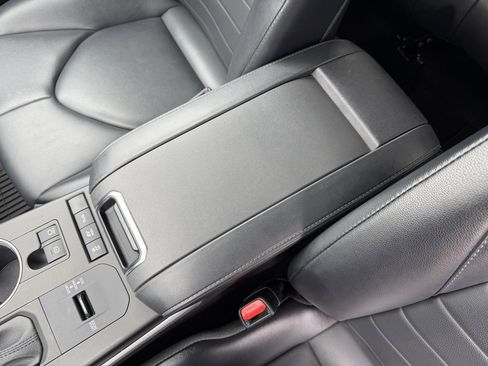 Used 2022 Toyota Highlander XLE image 27