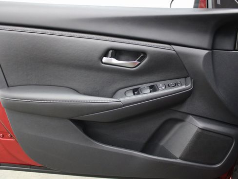 Used 2025 Nissan Sentra SV image 9