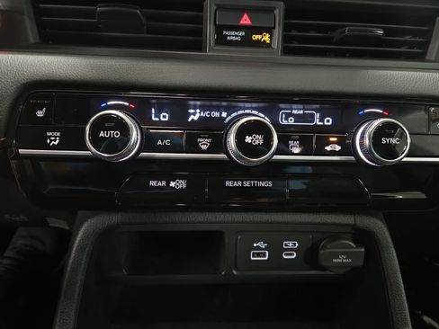 Used 2025 Honda Pilot Sport image 28