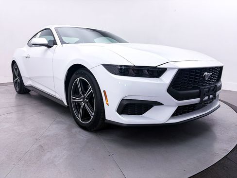 Used 2025 Ford Mustang Premium RWD image 9