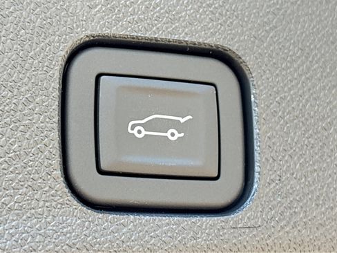 New 2026 Chevrolet Traverse LT w/ Driver Confidence Package FWD image 22