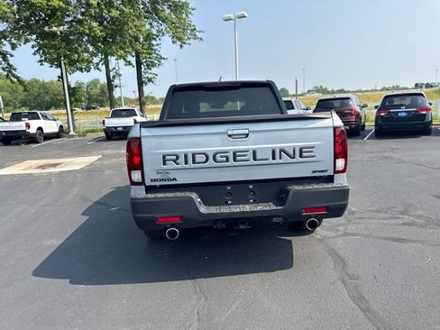 Used 2024 Honda Ridgeline Sport image 10