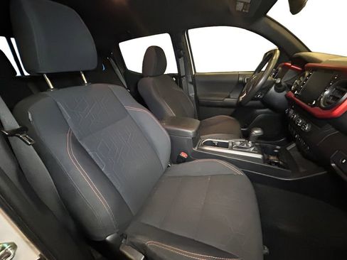 Used 2020 Toyota Tacoma TRD Sport image 15