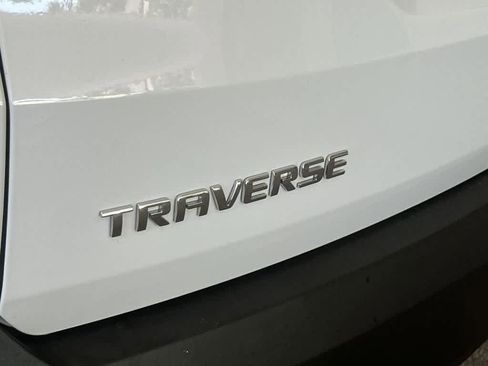 Used 2023 Chevrolet Traverse LS FWD image 11