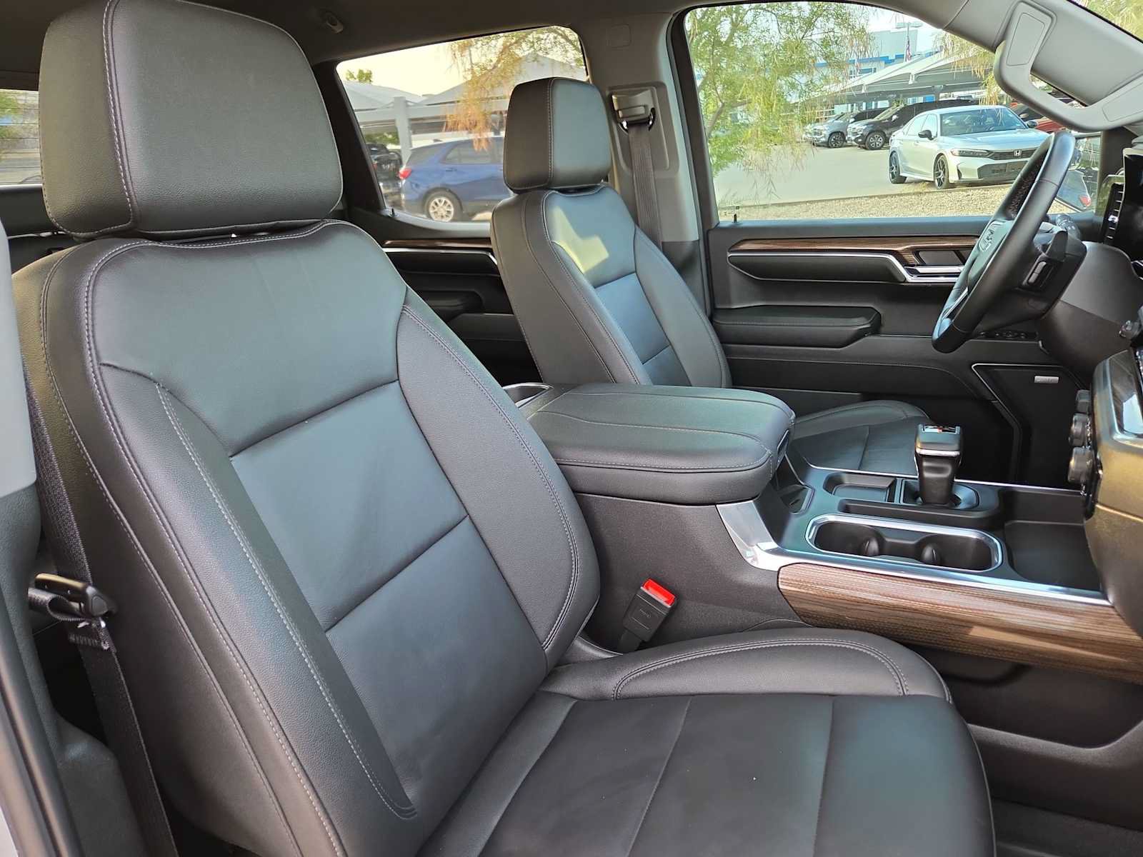 Used 2024 Chevrolet Silverado 1500 LT Trail Boss w/ Convenience Package II AWD/4WD image 18