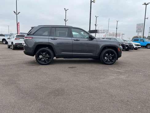 New 2025 Jeep Grand Cherokee Limited w/ Black Appearance Package AWD/4WD image 9
