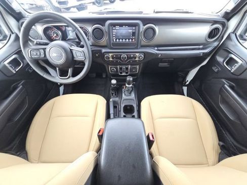 Used 2023 Jeep Gladiator Sport AWD/4WD image 32