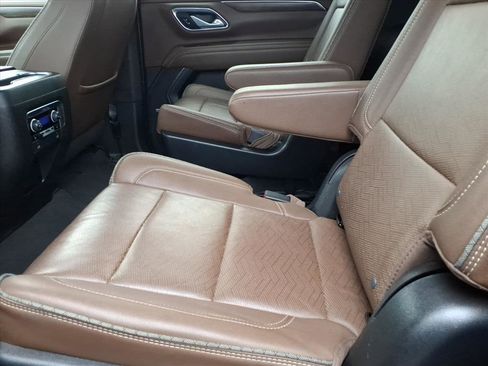 Used 2023 Chevrolet Suburban High Country image 10
