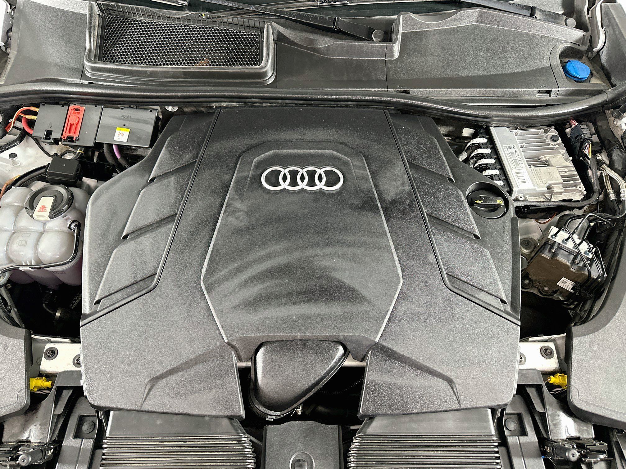 Used 2019 Audi Q8 Premium Plus AWD/4WD image 35