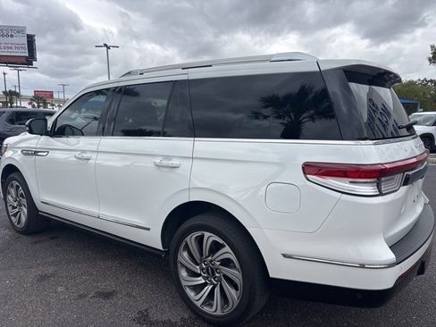 Used 2023 Lincoln Navigator Reserve image 4