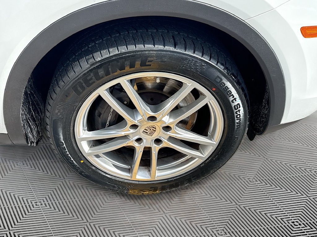 Used 2023 Porsche Cayenne AWD/4WD image 32