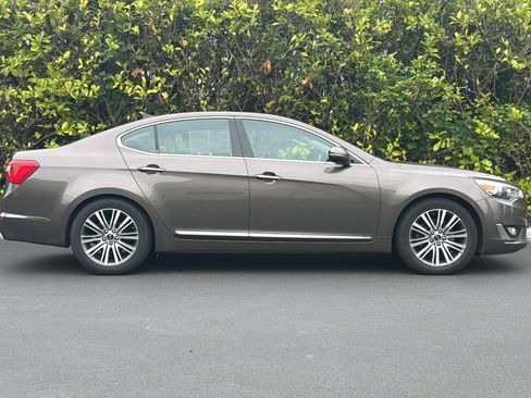 Used 2015 Kia Cadenza Premium w/ Luxury Package FWD image 3
