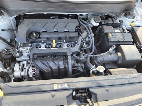 Certified 2025 Hyundai Venue SEL FWD image 34