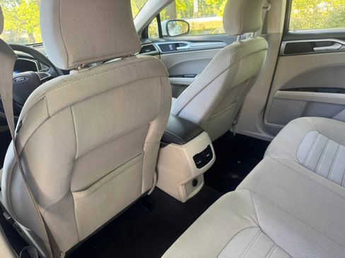 Used 2019 Ford Fusion SE image 20