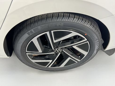 Used 2023 Volkswagen Jetta SEL image 31