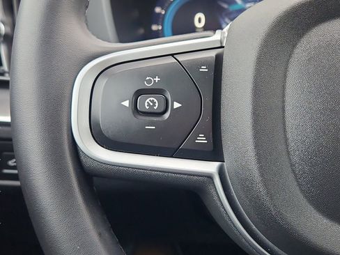 Used 2025 Volvo XC60 B5 Core image 27