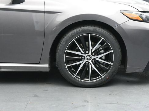 Used 2022 Toyota Camry SE FWD image 11