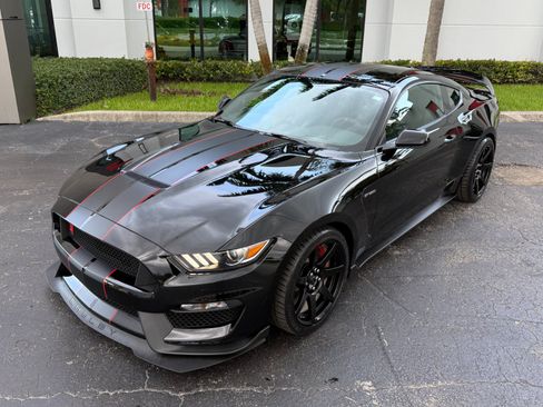 Used 2017 Ford Mustang Shelby GT350R w/ GT350R Equipment Group 920A RWD image 9