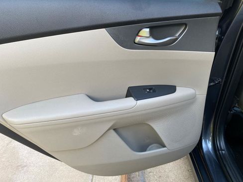 Used 2020 Kia Forte LXS FWD image 32