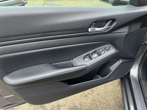 Used 2025 Nissan Altima 2.5 SV FWD image 18
