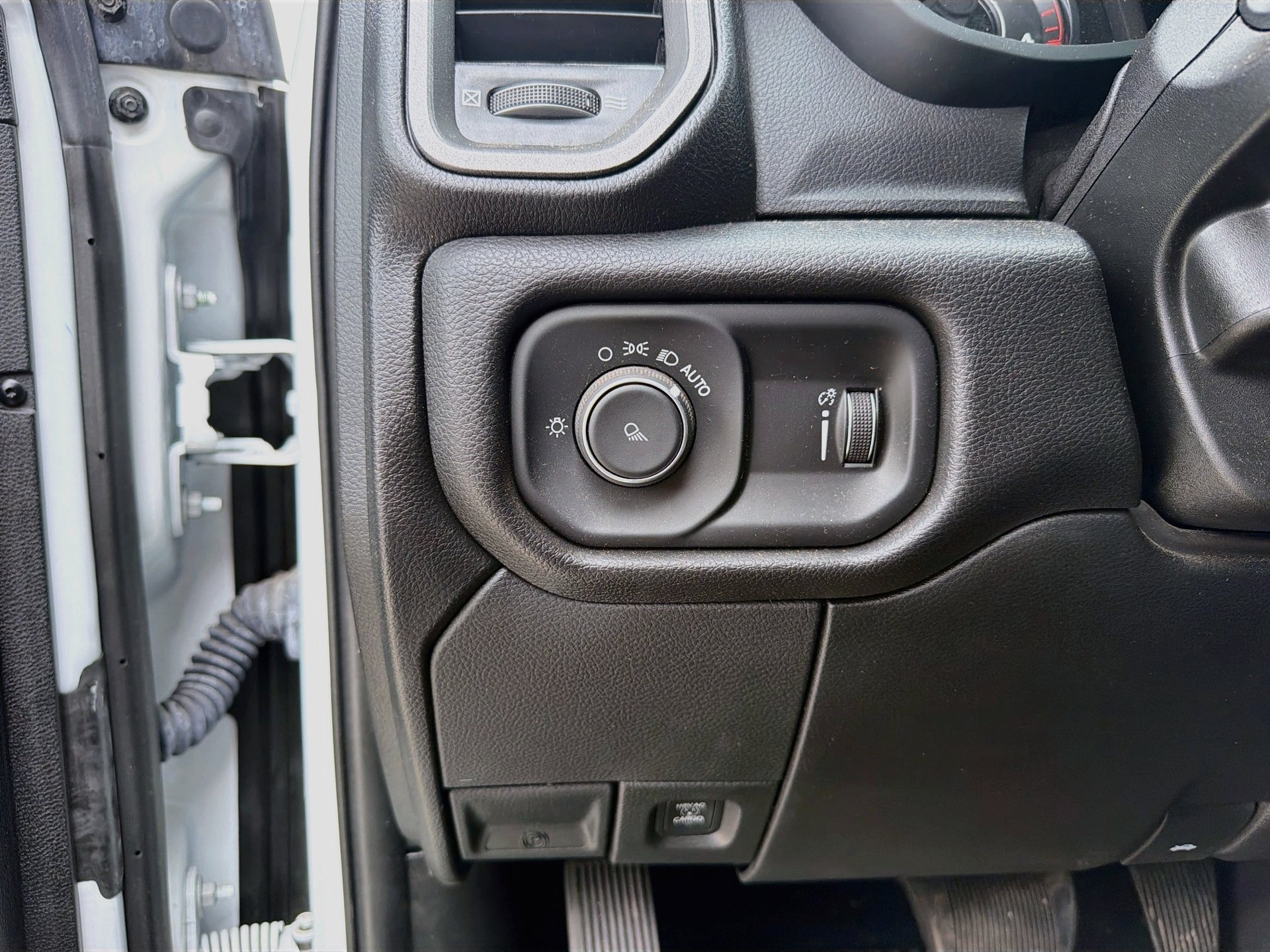 Used 2024 RAM 2500 Tradesman w/ Chrome Appearance Group AWD/4WD image 12