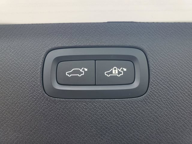 Certified 2025 Volvo XC90 B5 Ultra AWD/4WD image 35
