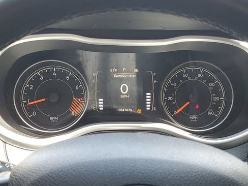 Used 2015 Jeep Cherokee Latitude AWD/4WD image 9