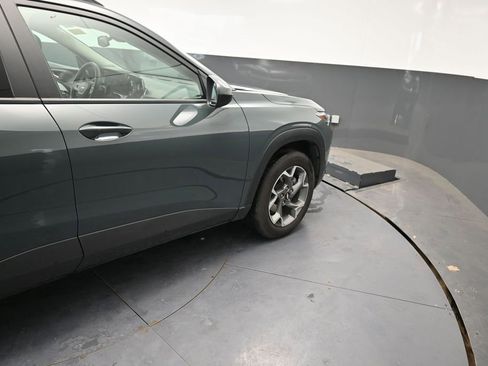 Used 2025 Chevrolet Trax LT FWD image 23