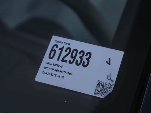 Used 2025 BMW i5 eDrive40i w/ Premium Package image 24