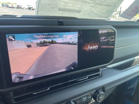 New 2025 Jeep Gladiator Sport image 18