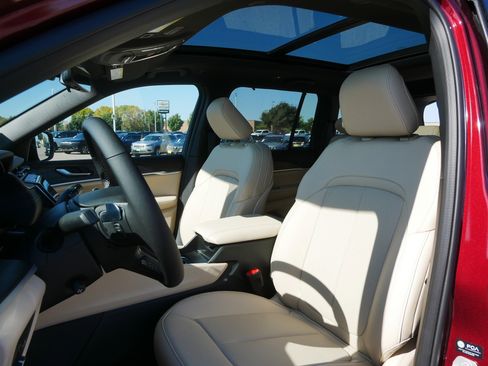 New 2025 Jeep Grand Cherokee Limited w/ Luxury Tech Group II image 4