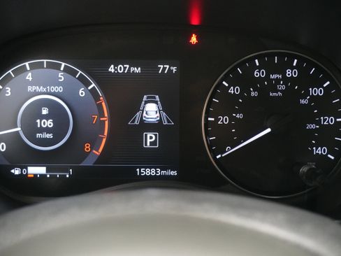 Used 2021 Nissan Kicks SR w/ SR Premium Package image 16