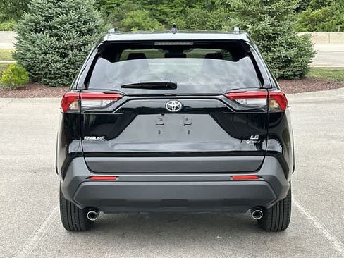Used 2025 Toyota RAV4 LE AWD/4WD image 4
