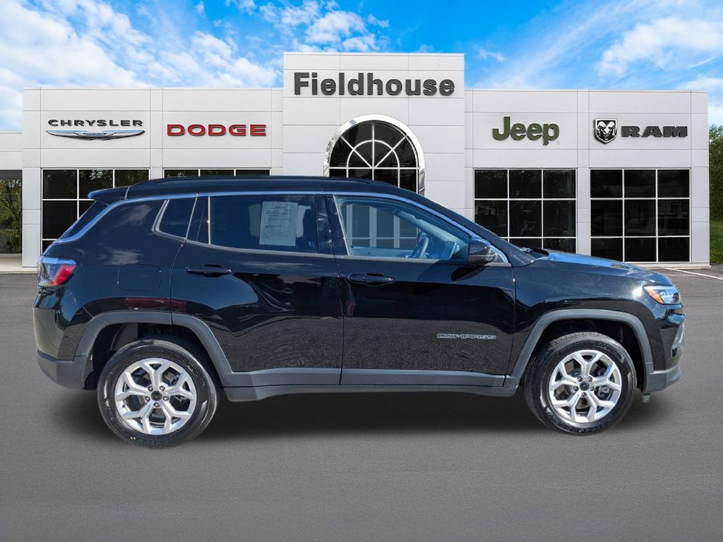 Used 2025 Jeep Compass Latitude AWD/4WD image 10