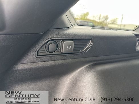 Used 2025 Jeep Grand Cherokee Limited w/ Luxury Tech Group II AWD/4WD image 12