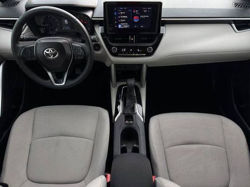 Certified 2025 Toyota Corolla Cross LE FWD image 9