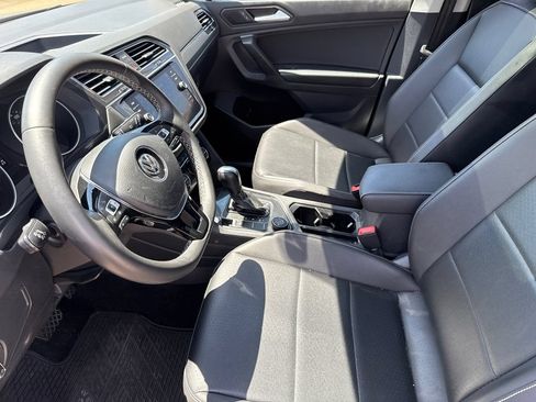 Used 2021 Volkswagen Tiguan SE w/ Panoramic Sunroof Package AWD/4WD image 17