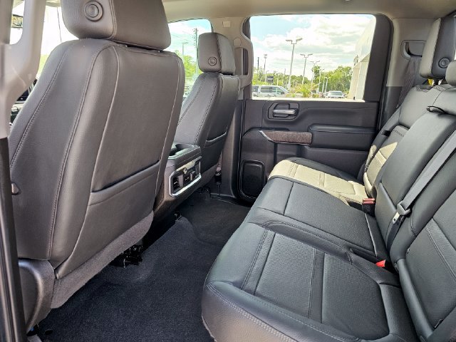 Used 2022 GMC Sierra 2500 Denali w/ Denali Black Diamond Edition AWD/4WD image 17
