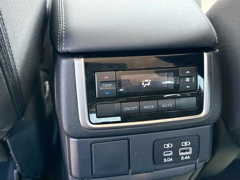 Used 2023 Subaru Ascent Premium w/ Convenience Package AWD/4WD image 29