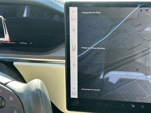 Used 2022 Tesla Model X image 18