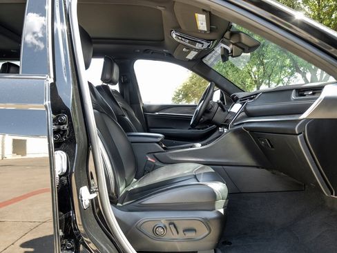 Used 2022 Jeep Grand Cherokee Overland image 47