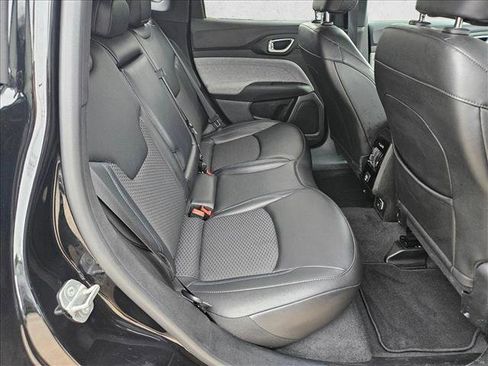 Used 2025 Jeep Compass Latitude AWD/4WD image 19