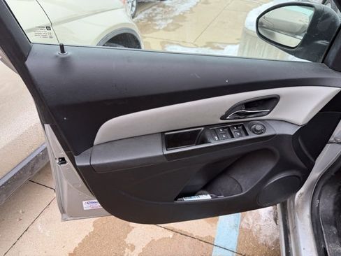Used 2013 Chevrolet Cruze LS image 7