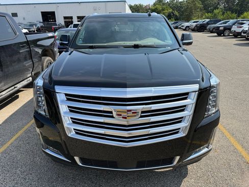 Used 2019 Cadillac Escalade Platinum AWD/4WD image 6