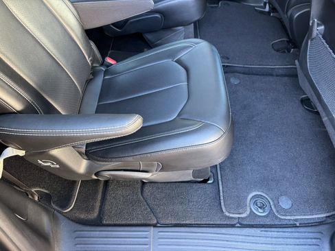 Used 2023 Chrysler Pacifica Touring-L w/ S Appearance Package image 51